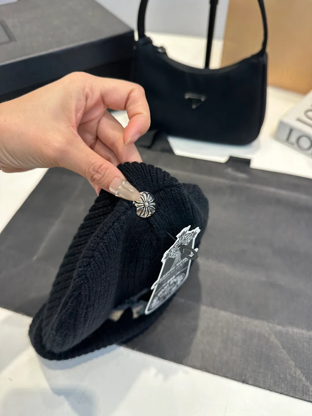 P46 Crow Heart Wool Hat, too flattering for your face. No matter you have a long face, a round face or a square face, you can easily wear it because the hat is very thick, so your face looks small, delicate and cute. Fashionable street style, recommended hat for autumn and winter.